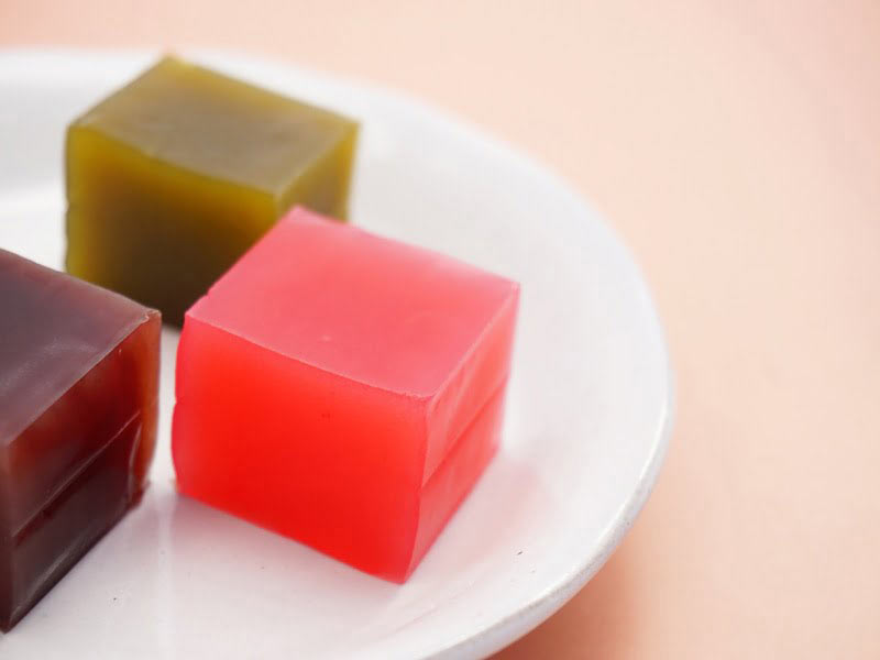 鈴木亭　小型羊羹　中身の写真　紅羊羹