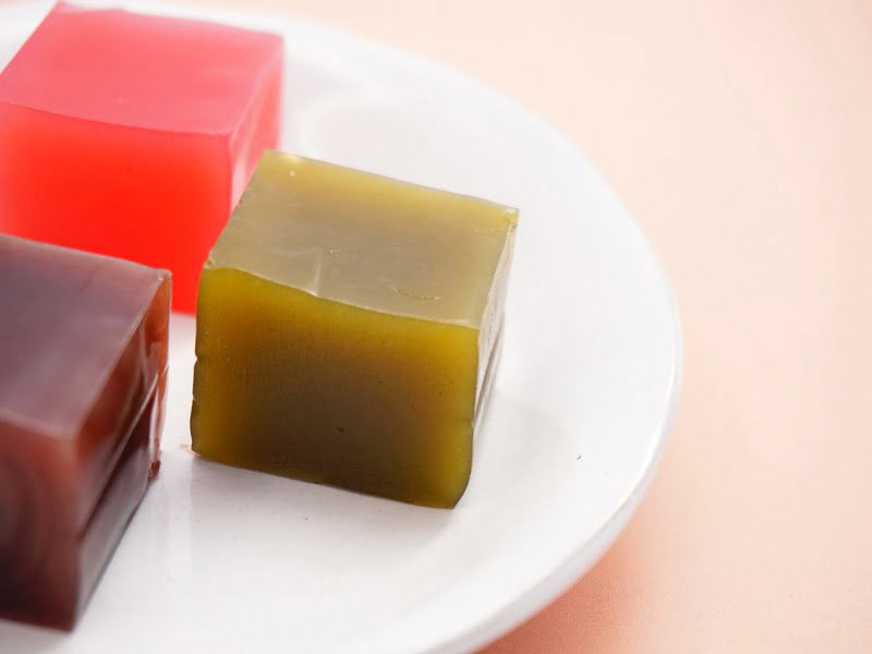 鈴木亭　小型羊羹　中身の写真　抹茶羊羹