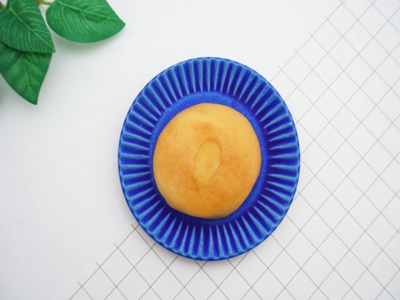 あずさ堂 チーズ満月 中身の写真