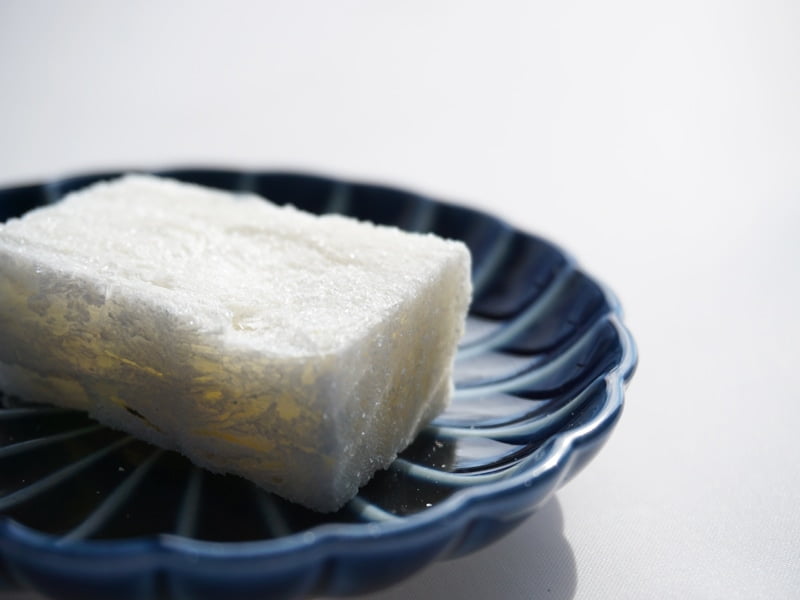 あずさ堂　氷餅　中身の写真　アップ