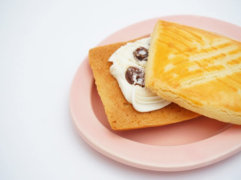 あずさ堂　レーズンサンド　中身の写真　アップ