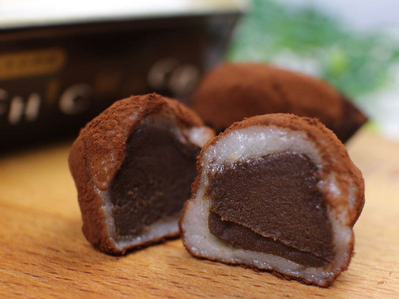 小ざくらや一清の餅ちょこをカットした写真