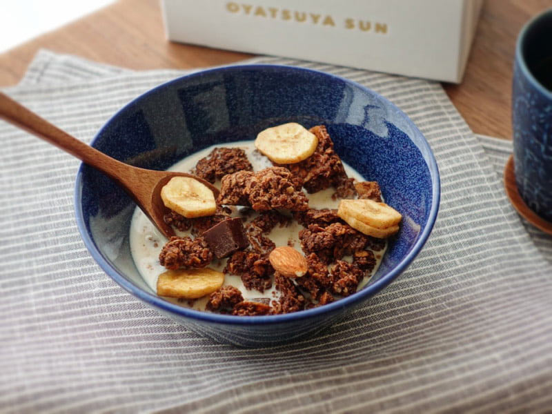 OYATSUYA SUN チョコバナナグラノーラ 中身2