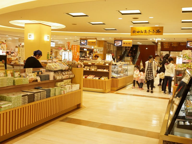 秋田駅トピコお菓子小路2