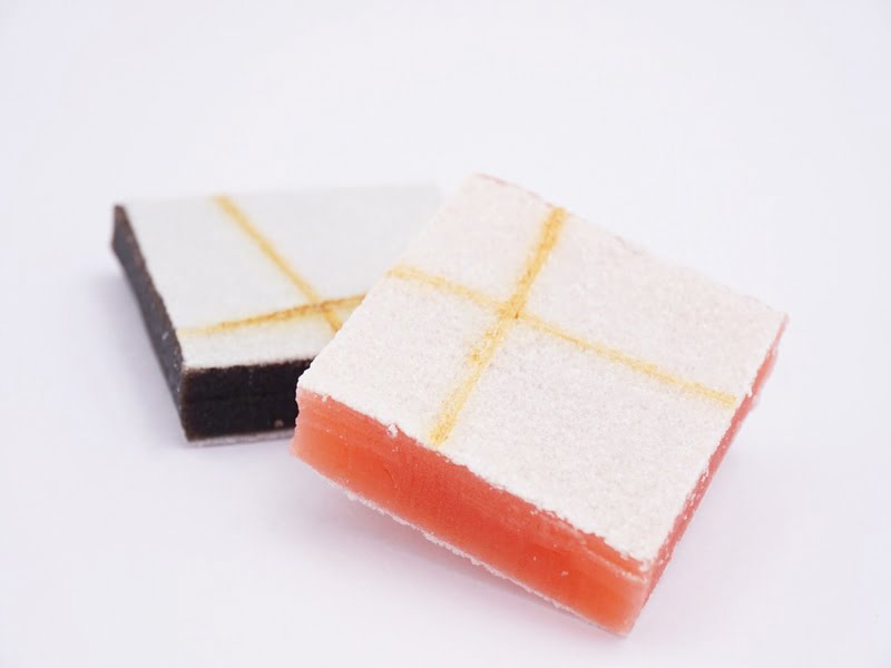 梅花亭　神楽坂石畳　中身の写真　白ごま