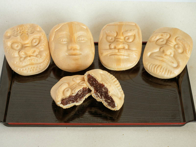 備中神楽面最中 断面写真