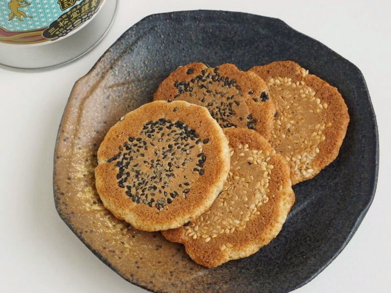 三松堂 胡麻煎餅中身