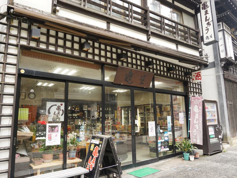 銀山温泉　おみやげ屋さん2