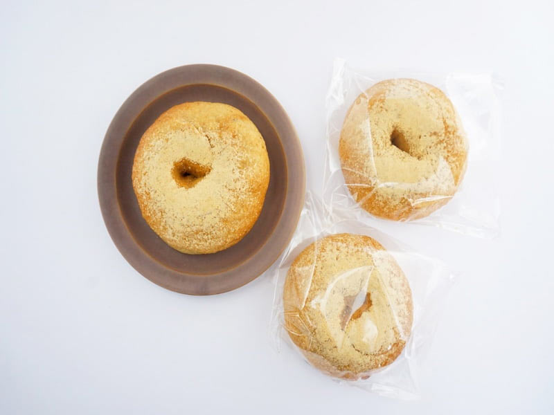 ベーグル屋ハル 栗きな粉ベーグル 開封した写真