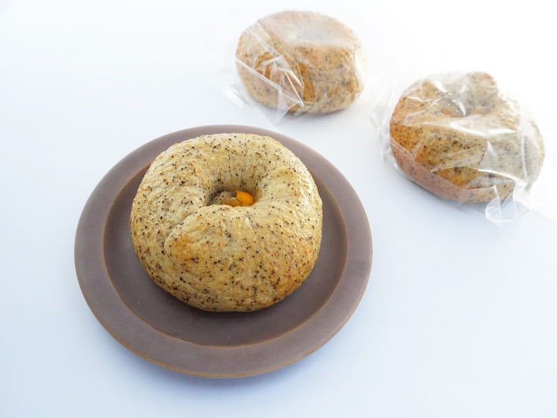 ベーグル屋ハル オレンジ&紅茶ベーグル 開封した写真