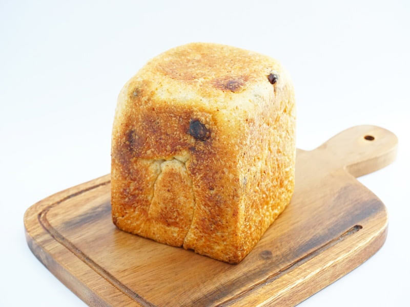 ベーグル屋ハル 有機レーズン角食パン 開封した写真