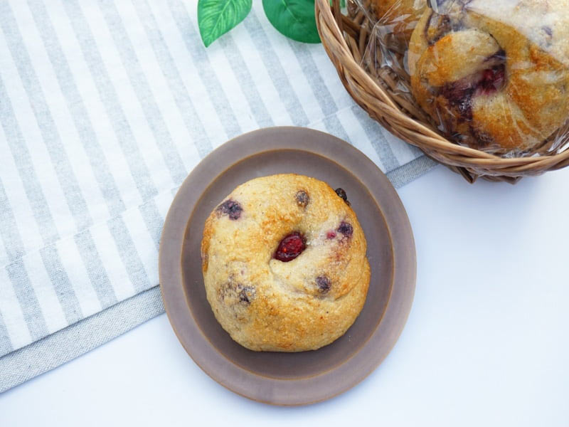 ベーグル屋ハル ダブルベリーベーグル 中身の写真