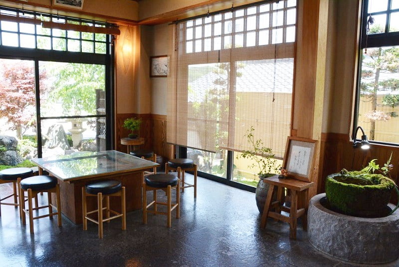 満月堂イートインスペース