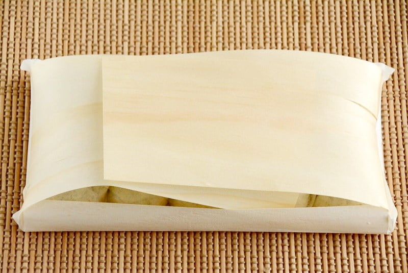 豊助饅頭 経木の包装