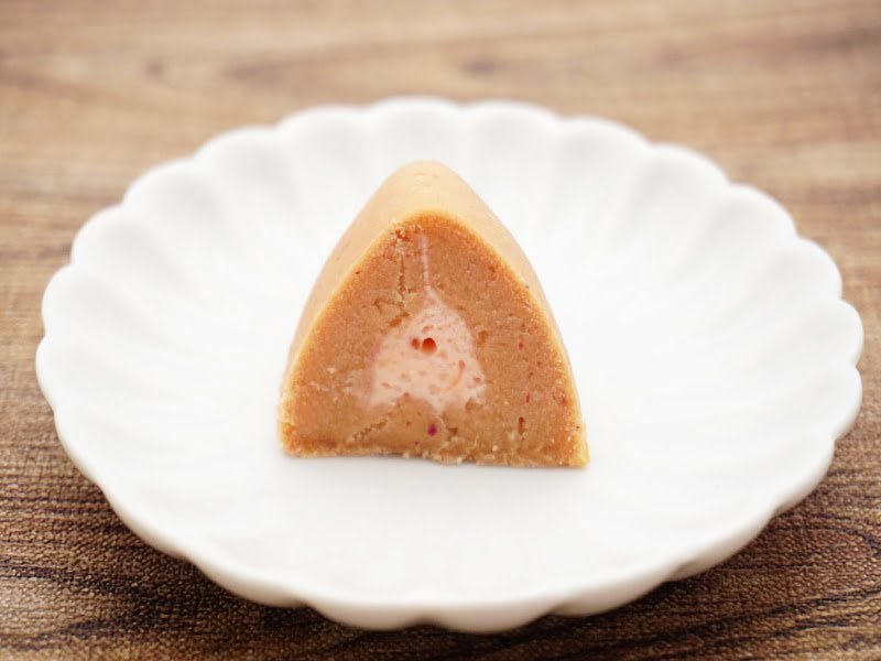 らぽっぽファーム　春いちごとクリームチーズのスイートポテト　中身の写真　アップ