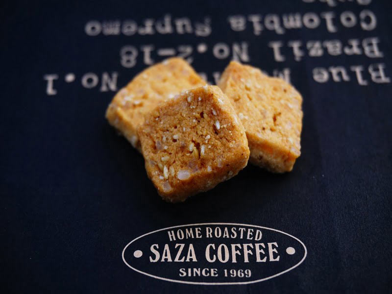 サザコーヒー　サザクッキー　白ゴマ　中身の写真　アップ