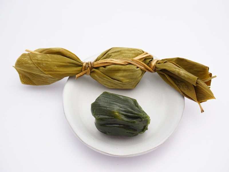 田中屋本舗 笹だんご 黒埼茶豆 笹をはずした状態