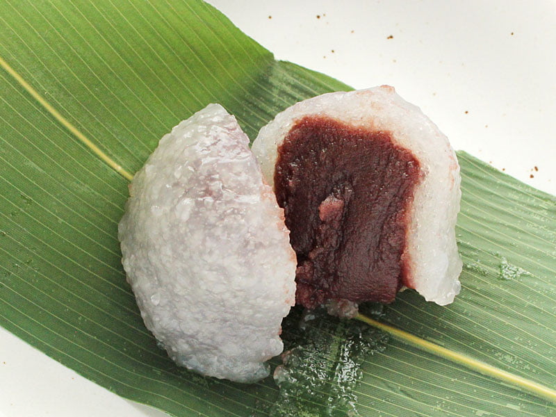 千鳥屋宗家 笹の葛 切った写真