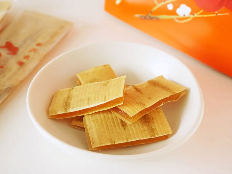 虎屋菓子店 乃し梅カットしたところ