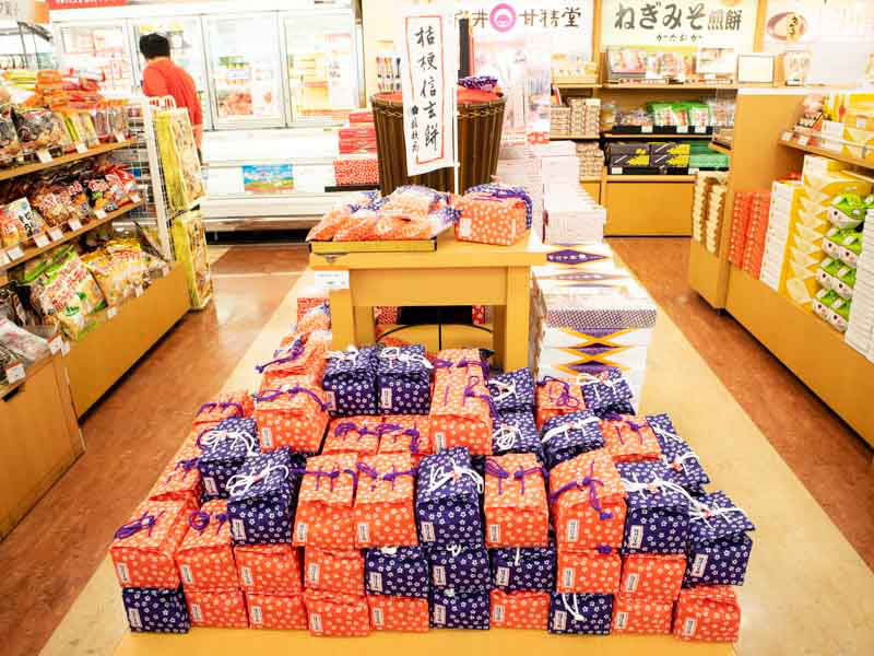 高坂SA上り線 お土産コーナー桔梗信玄餅