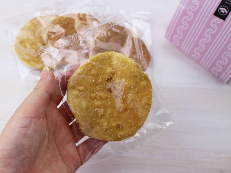 銀座 松崎煎餅 江戸草加 西の丸の個包装の写真