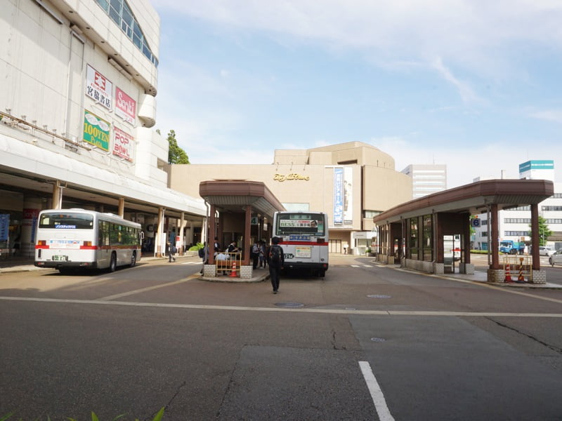 長岡駅バスロータリー