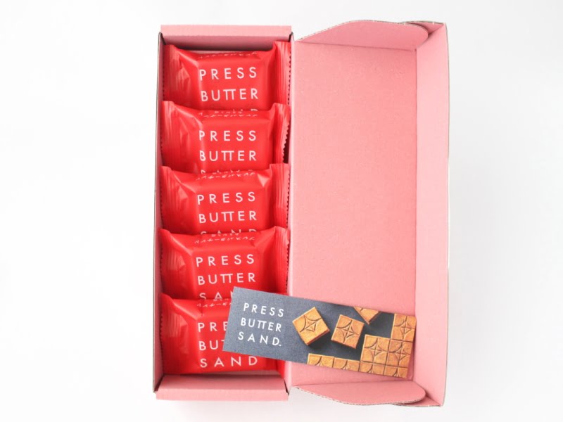 プレスバターサンド あまおう苺の開封写真