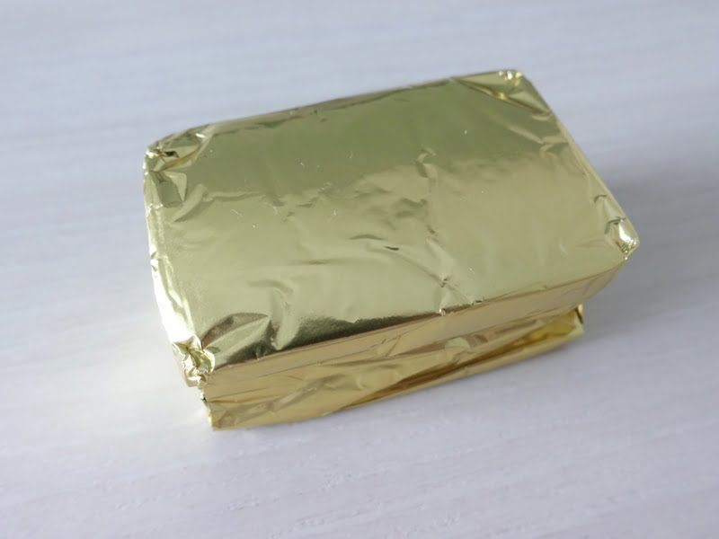 いわみざわ音頭 金色のフィルムで包まれている