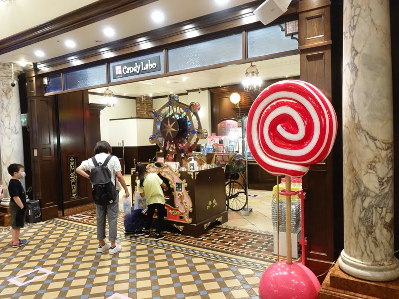 白い恋人パークのお土産屋 キャンディ・ラボ