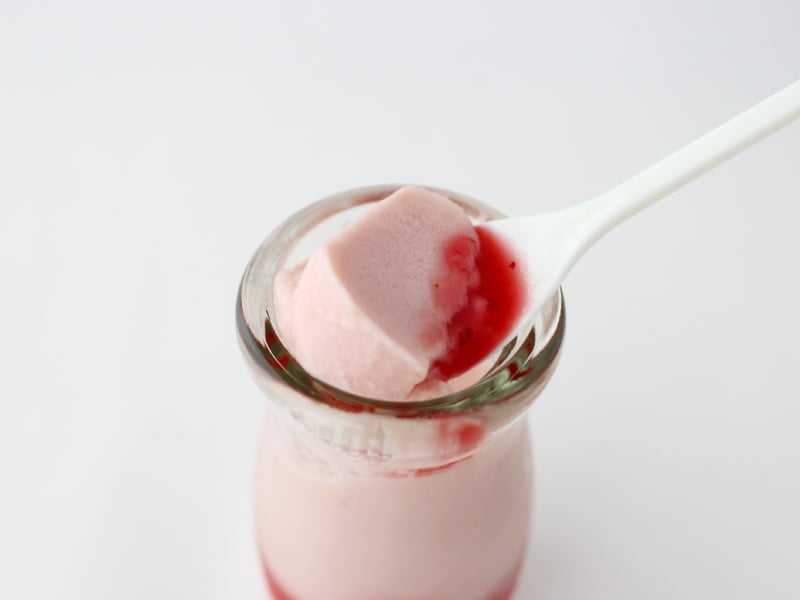 熱海プリン いちごのプリン ベリーソース付中身