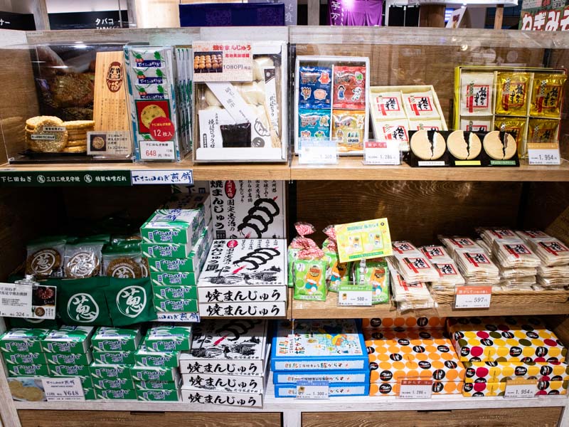 上里SA(下り)売店の群馬みやげ