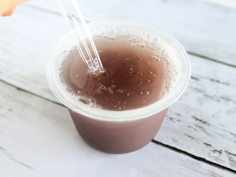 六花亭　冷やししるこ　かき混ぜる