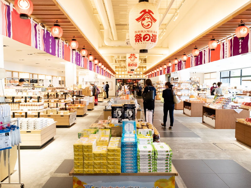 西武鉄道・西武秩父駅の祭の湯ちちぶみやげ市