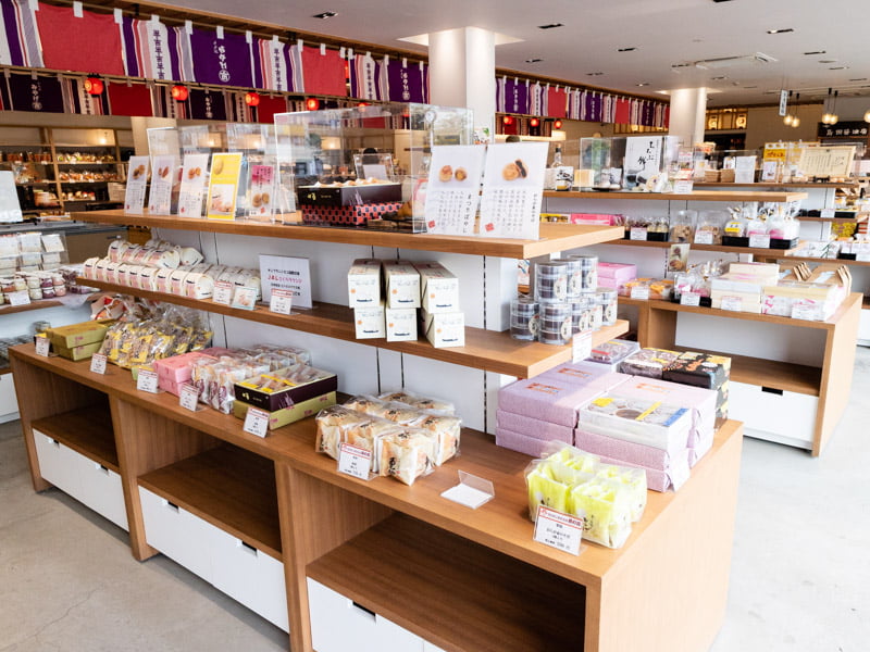 西武鉄道・西武秩父駅のお土産コーナー