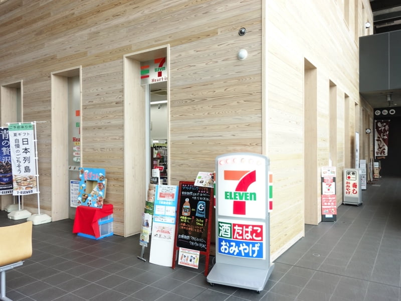 敦賀駅のお土産売り場 セブンイレブン