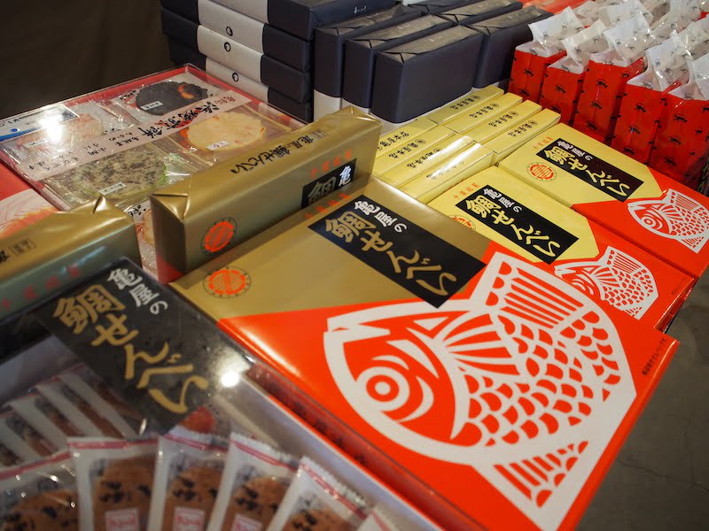 鴨川シーワールドの亀屋の鯛せんべい