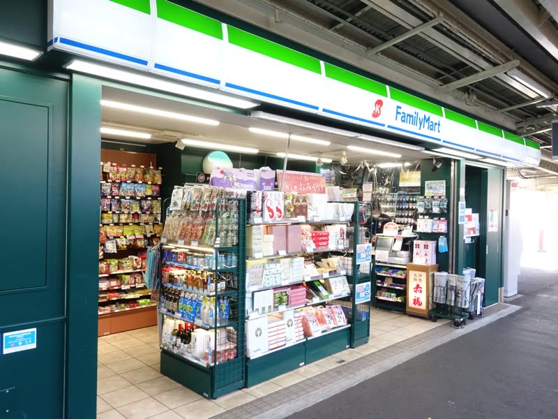 伊勢市駅のお土産売り場 ファミリーマート