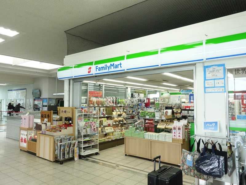 鵜方駅のお土産屋さん ファミリーマート