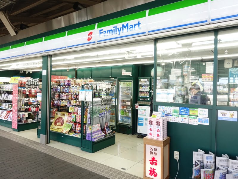宇治山田駅のお土産売り場 ファミリーマート