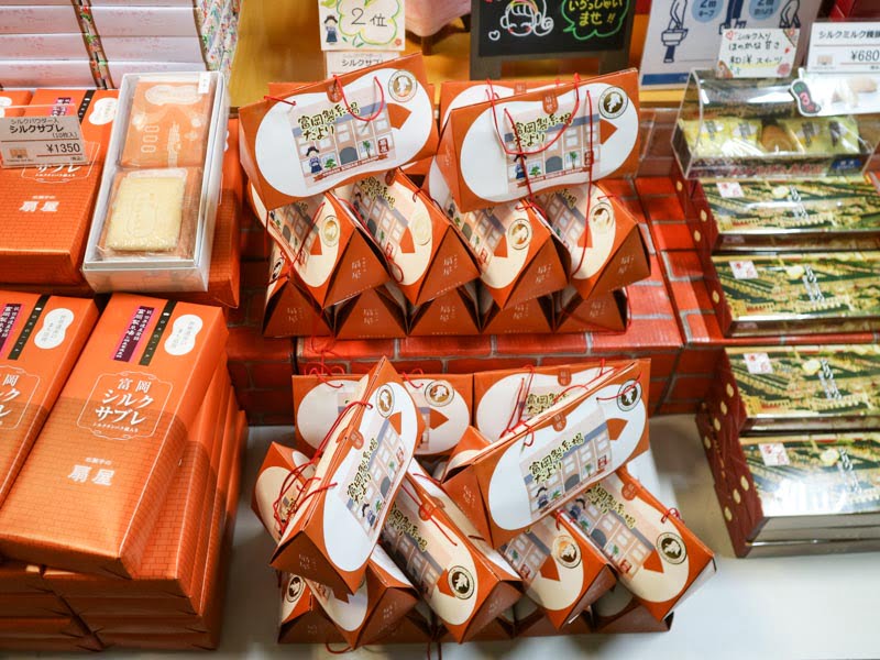 富岡製糸場の売店のお土産(シルクサブレ)