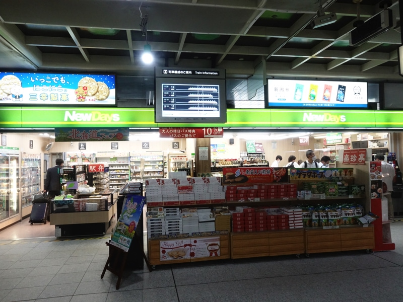 新潟駅のお土産売り場 新幹線の改札内 NewDays