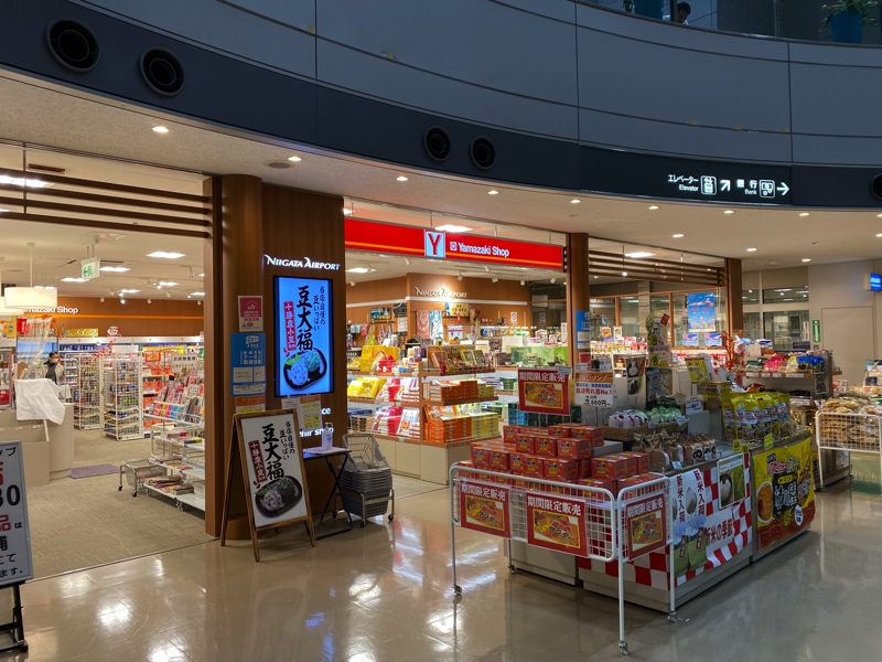 新潟空港のお土産売り場 デイリーヤマザキ