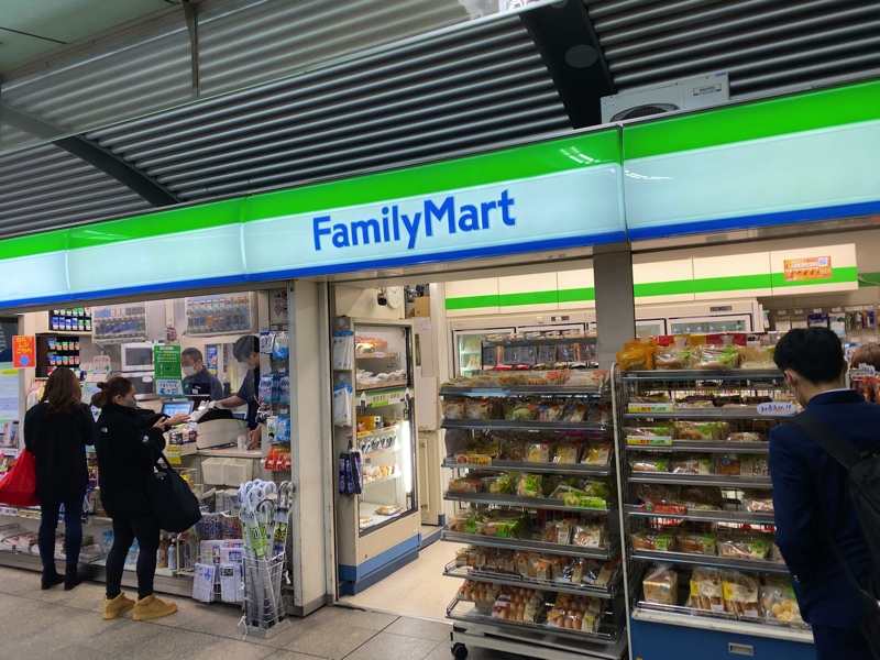 つくば駅改札近くのファミリーマート お土産売り場