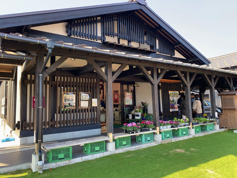 弥彦神社のお土産売り場 おもてなし広場