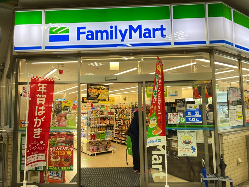 中津駅のお土産売り場 ファミリーマート